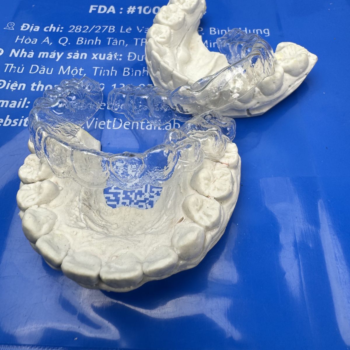 Hàm Trong Suốt Nhựa Thường